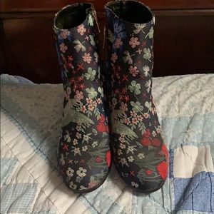 Indigo Rd Rose Boots Size 8